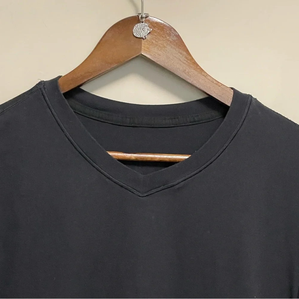 Lululemon Men’s V-neck Long Sleeve T-Shirt - Picture 2 of 9